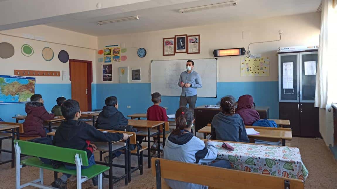 Karataş Ortaokulunda LGS Tanıtımı ve Verimli Ders Çalışma Teknikleri Semineri Verildi