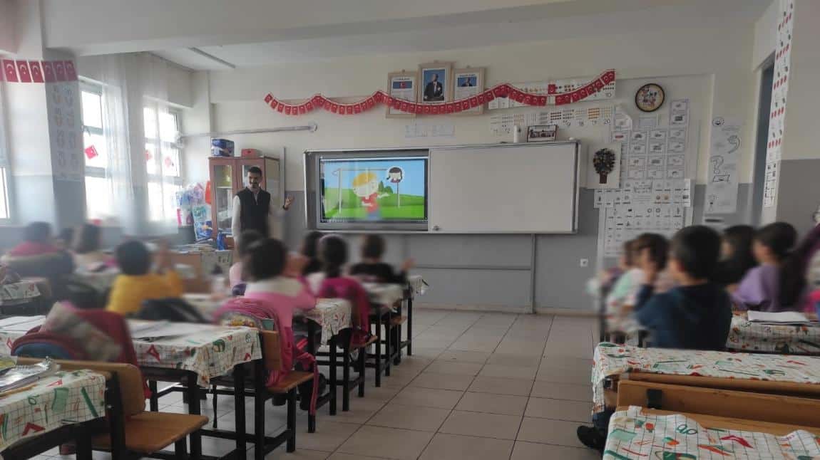 Bilinçli Teknoloji Kullanımı, Sınıf Rehberlik Etkinlikleri ve Özel Eğitim ile İlgili Eğitimler Gerçekleştirilmiştir