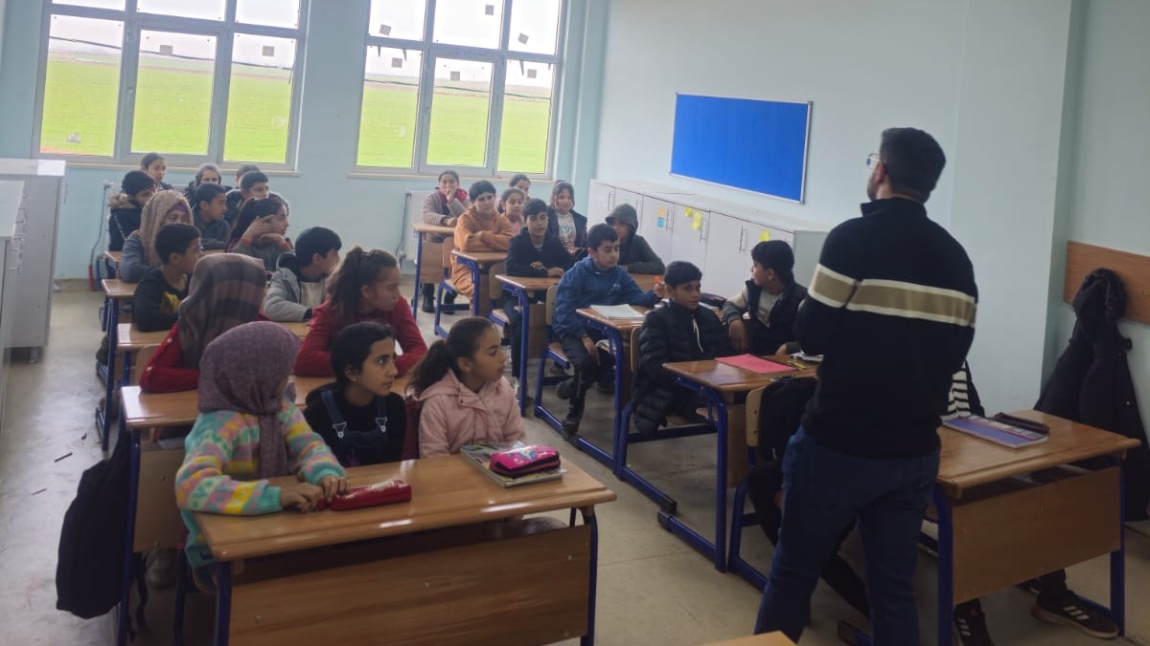 Viranşehir İpekyolu Ortaokulunda Bilinçli Teknoloji Kullanımı Semineri